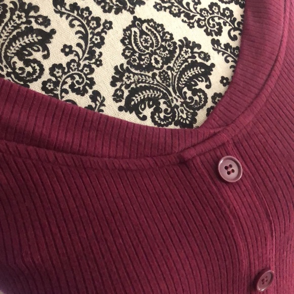 V Neck Burgundy Ribbed Blouse - Picture 3 of 4